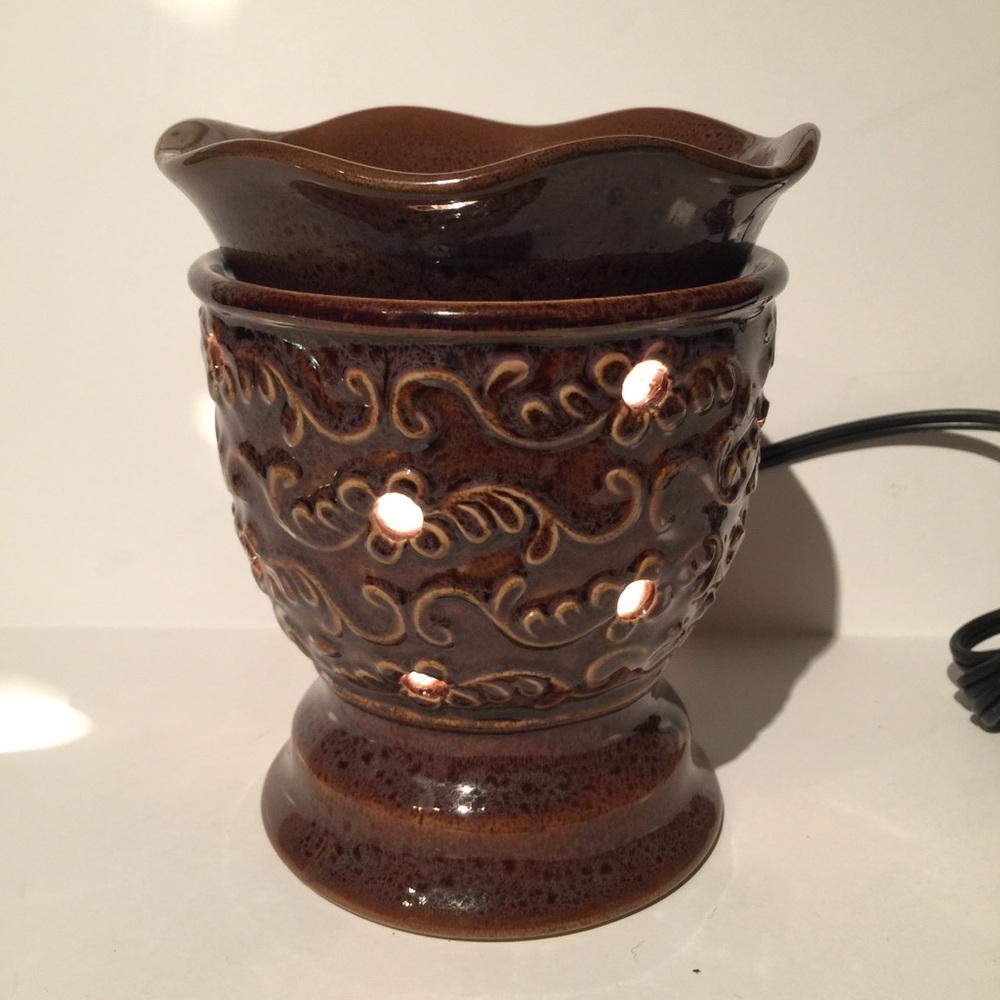 Scentsy large warmer with bulb